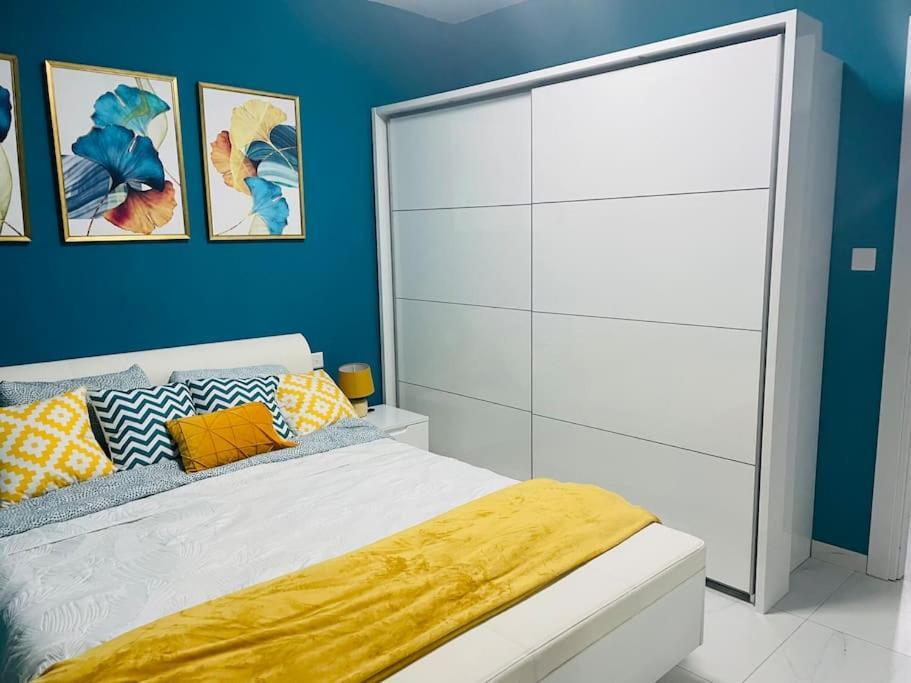 Apartment Blue Cosmo